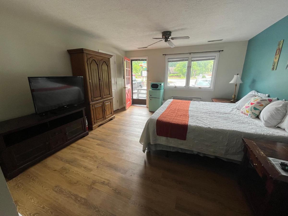 Meadowlark Motel With Restaurant & Bar Maggie Valley Exterior foto
