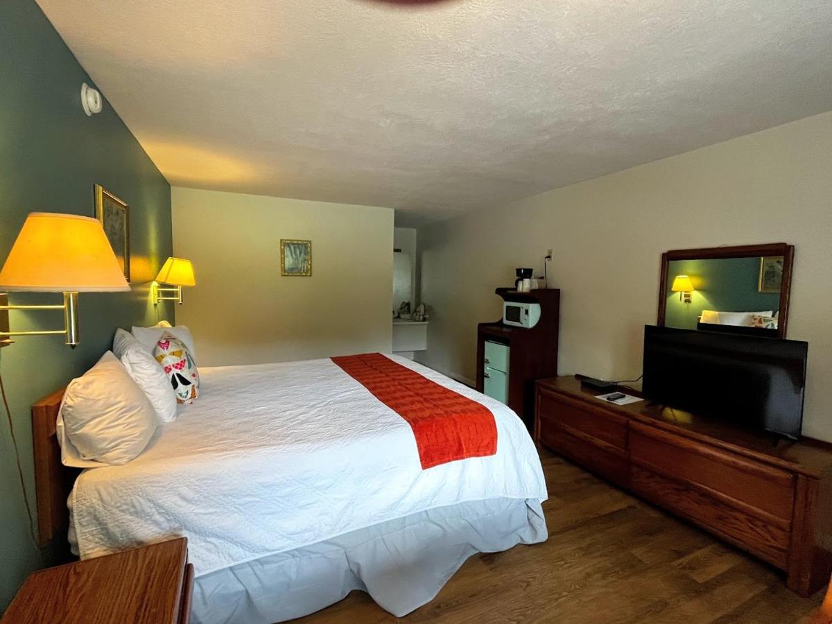 Meadowlark Motel With Restaurant & Bar Maggie Valley Exterior foto