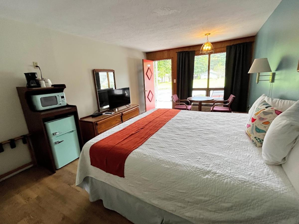Meadowlark Motel With Restaurant & Bar Maggie Valley Exterior foto
